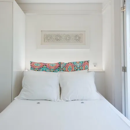 Olarias 2 Bedroom Near The Castle * ליסבון