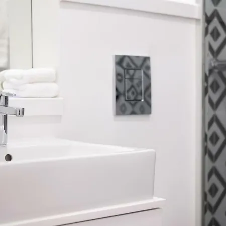 Olarias 2 Bedroom Near The Castle * ליסבון
